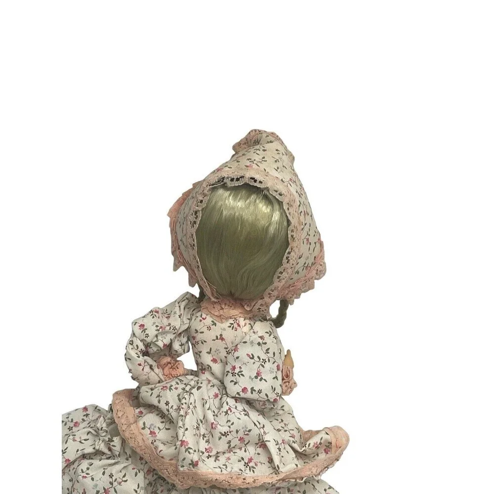 Vintage BIG EYES BRADLEY DOLL LISA-Made in Korea-Flower Dress w/ Bonnet 11